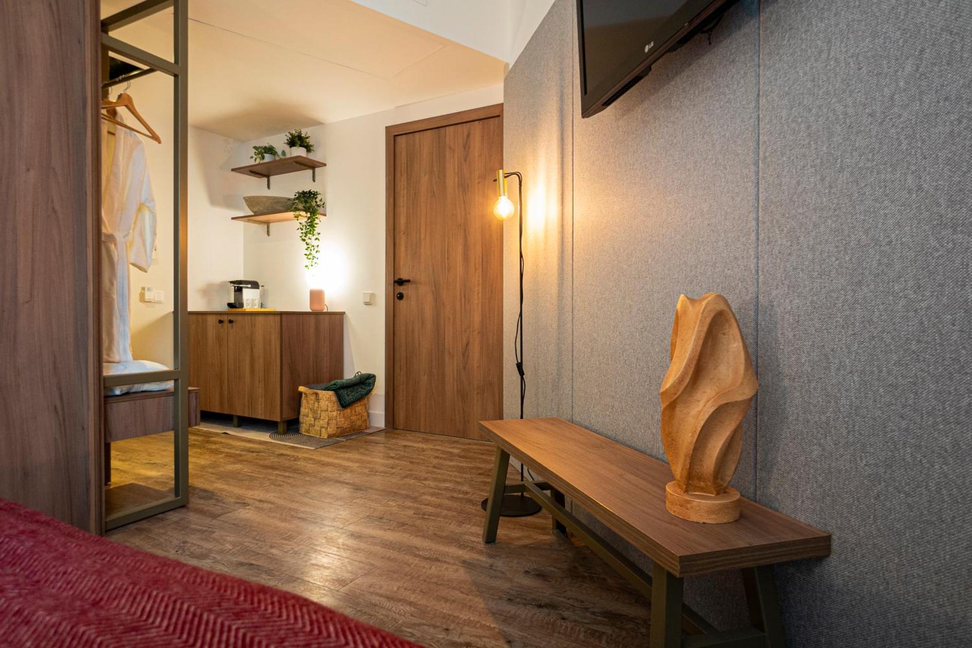Hotel 40 1 *